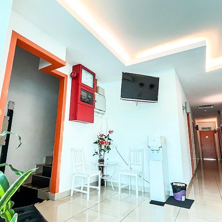 1 Hotel Mahkota Cheras Exteriör bild