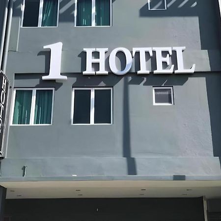 1 Hotel Mahkota Cheras Exteriör bild