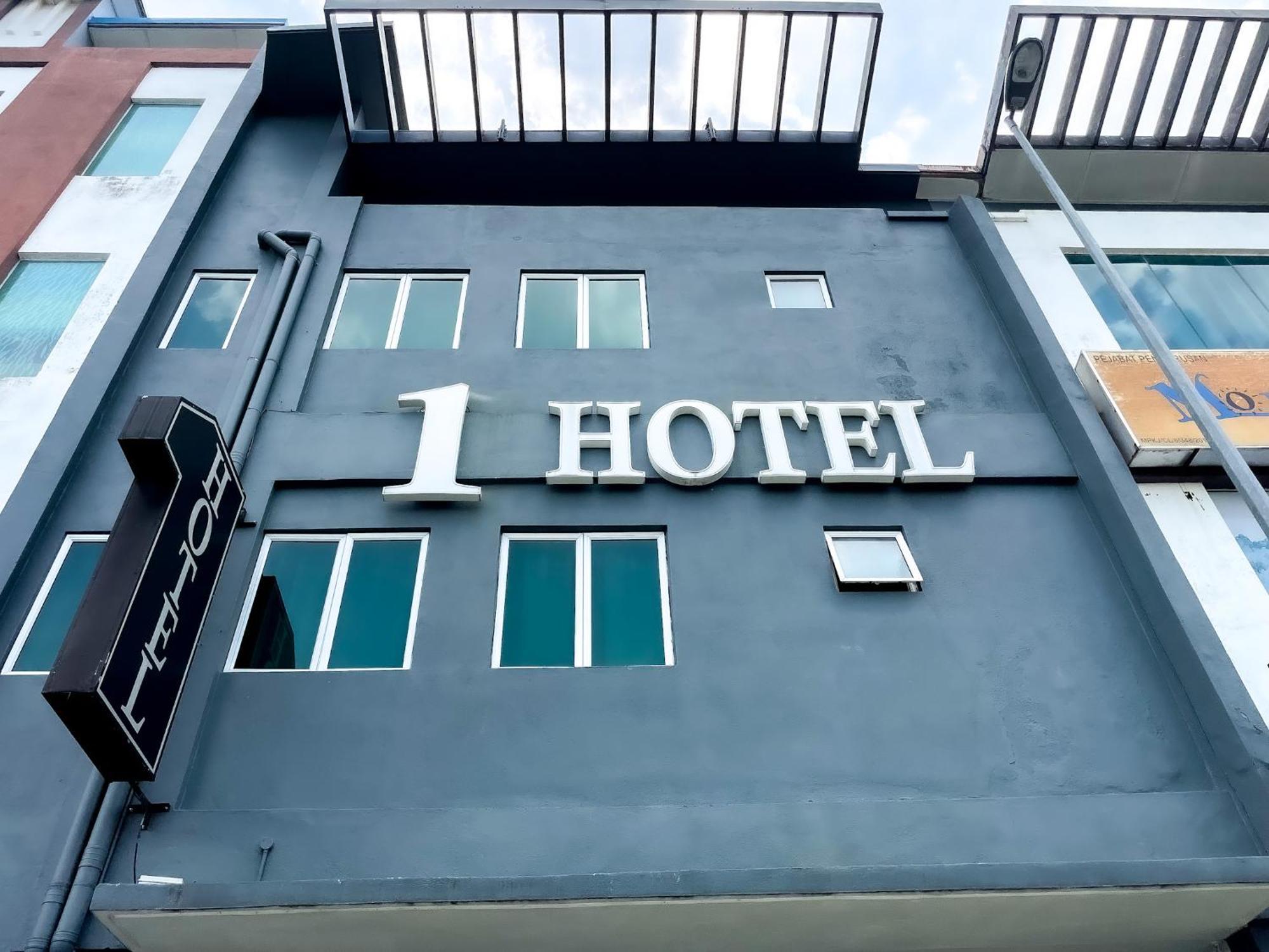 1 Hotel Mahkota Cheras Exteriör bild