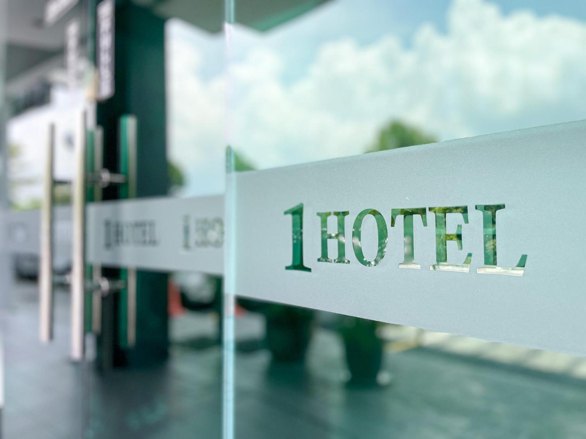 1 Hotel Mahkota Cheras Exteriör bild