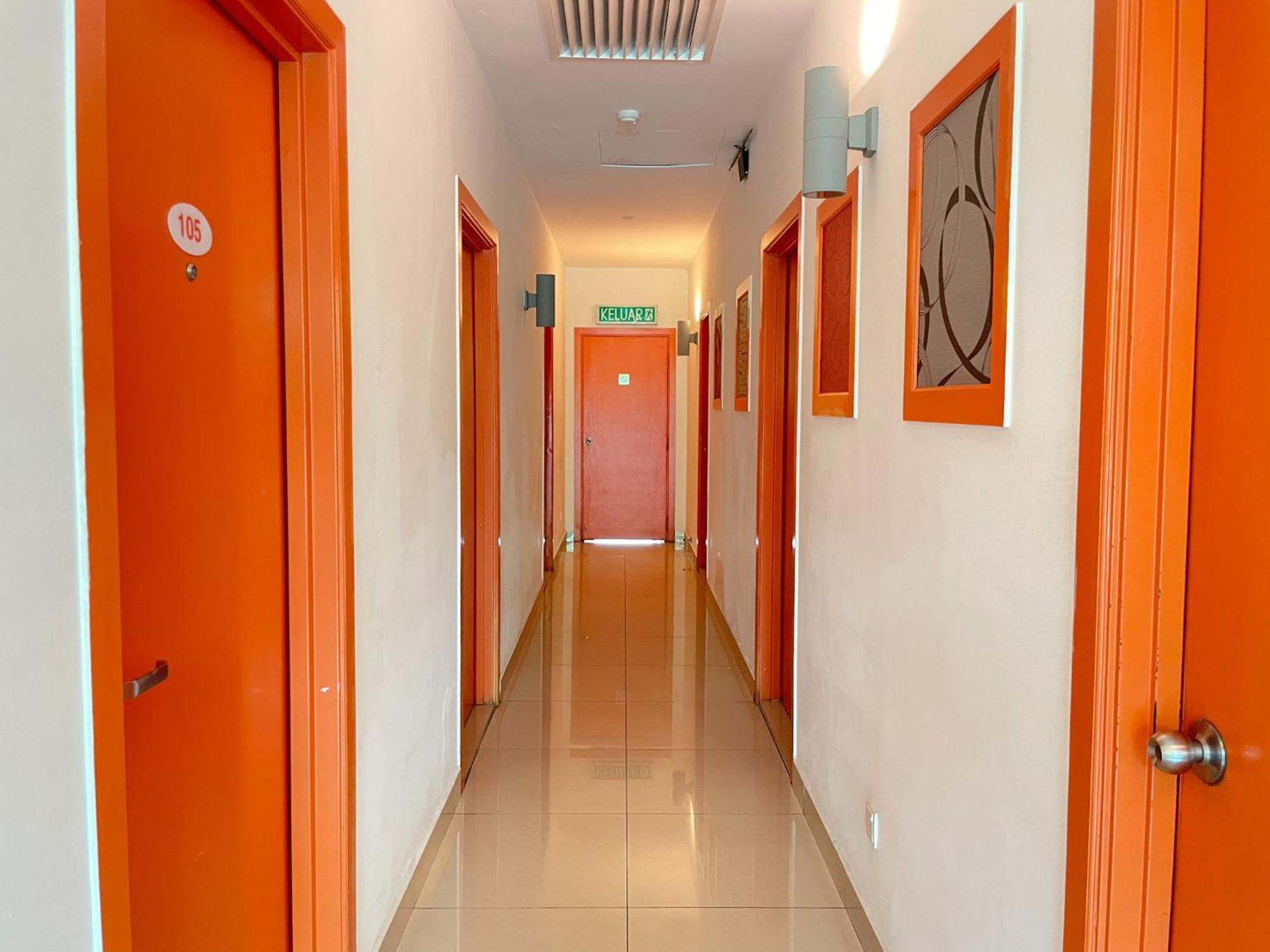 1 Hotel Mahkota Cheras Exteriör bild