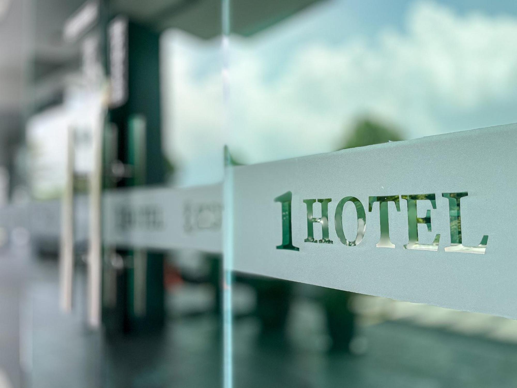 1 Hotel Mahkota Cheras Exteriör bild
