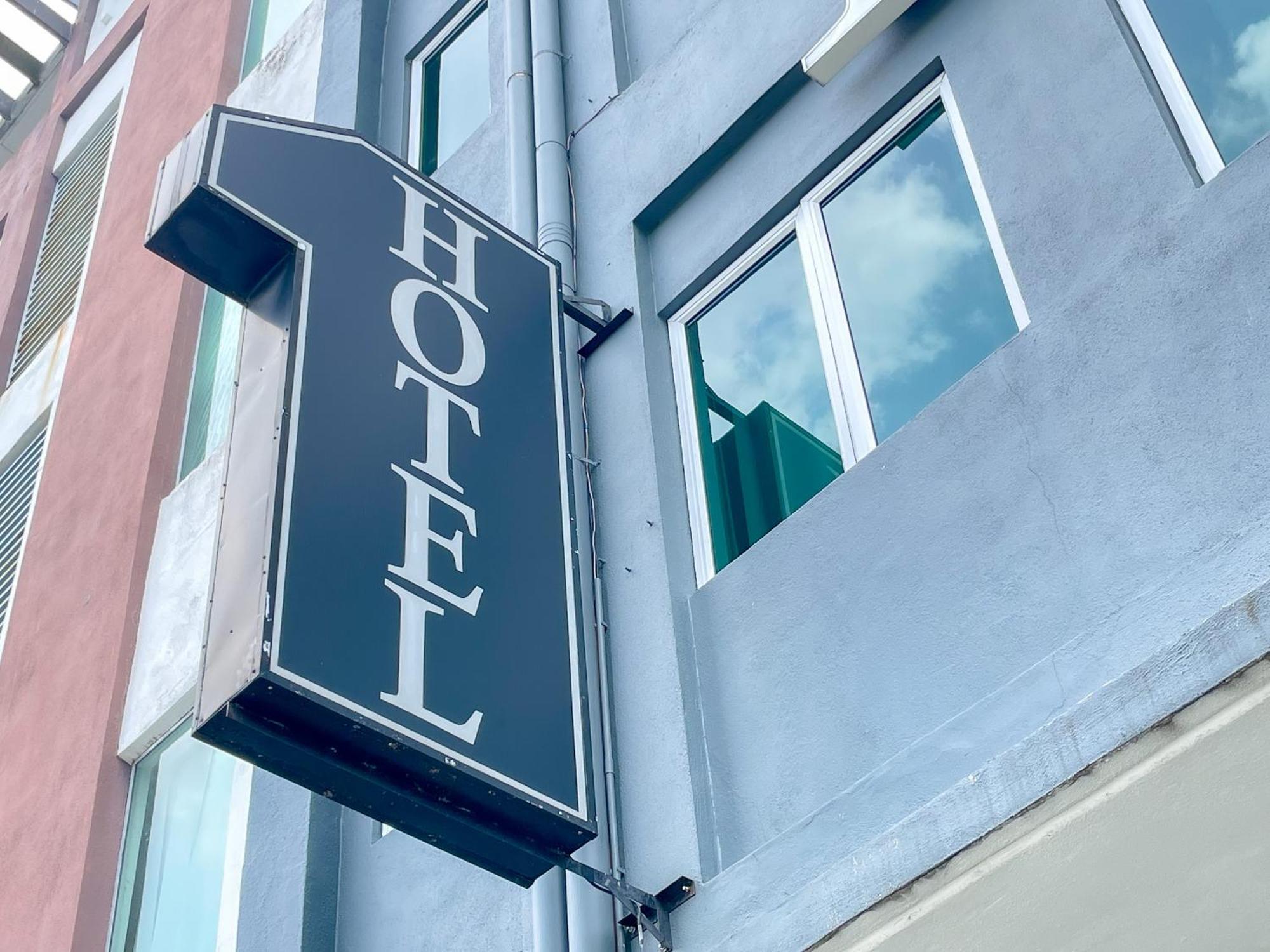 1 Hotel Mahkota Cheras Exteriör bild