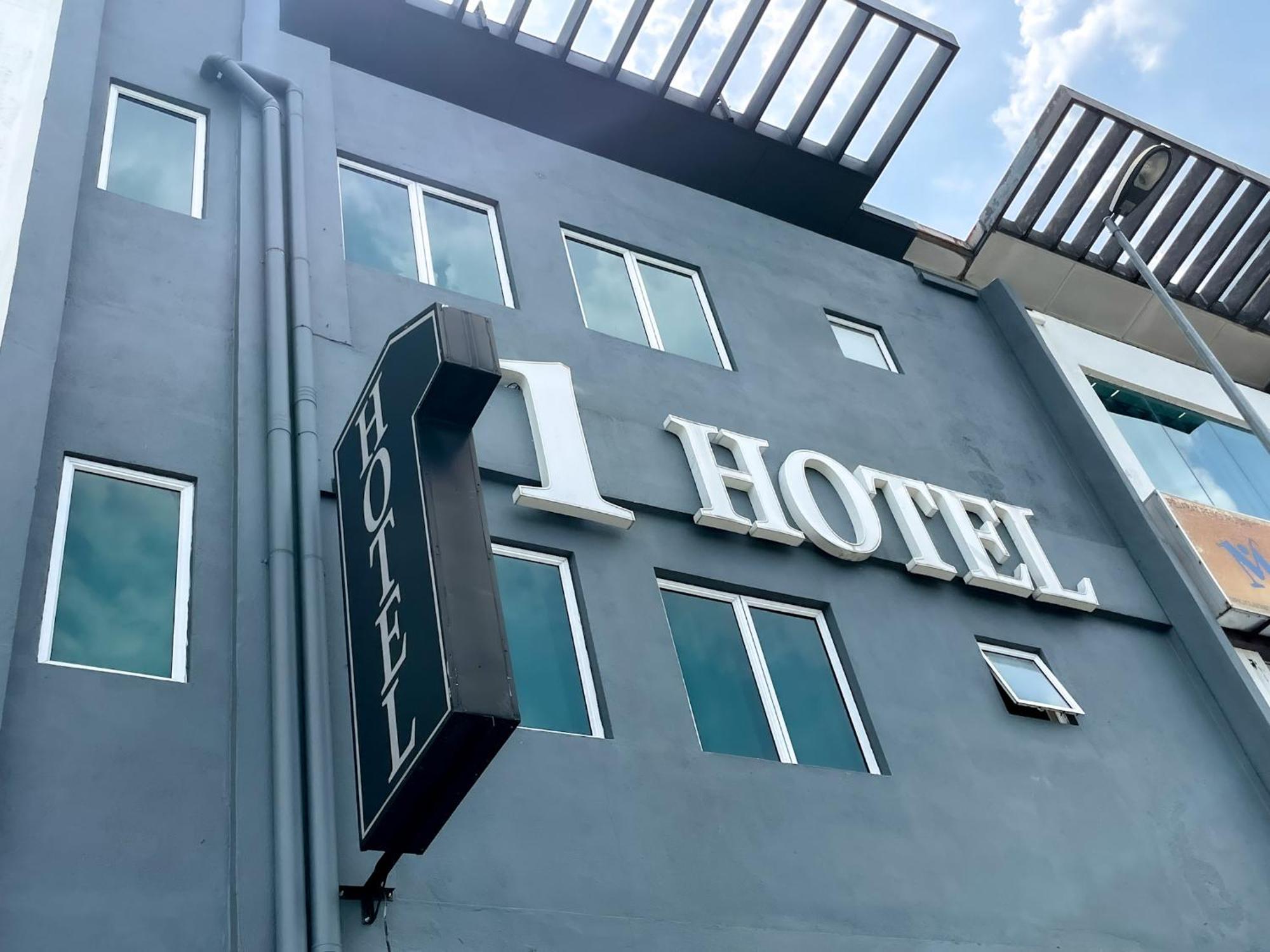 1 Hotel Mahkota Cheras Exteriör bild