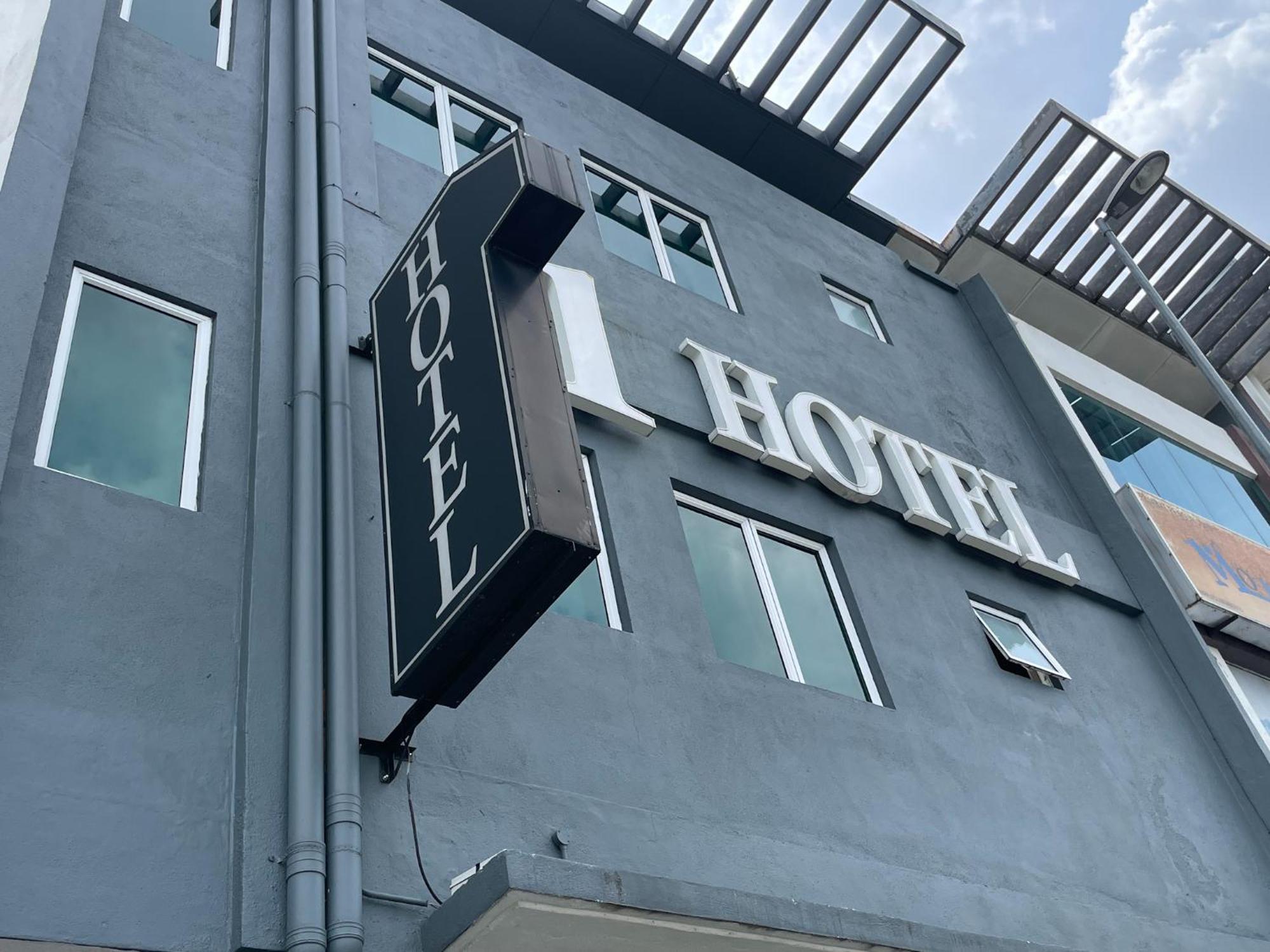 1 Hotel Mahkota Cheras Exteriör bild