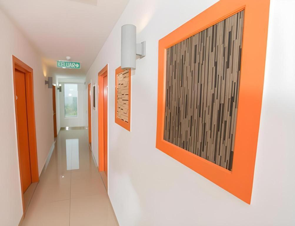 1 Hotel Mahkota Cheras Exteriör bild