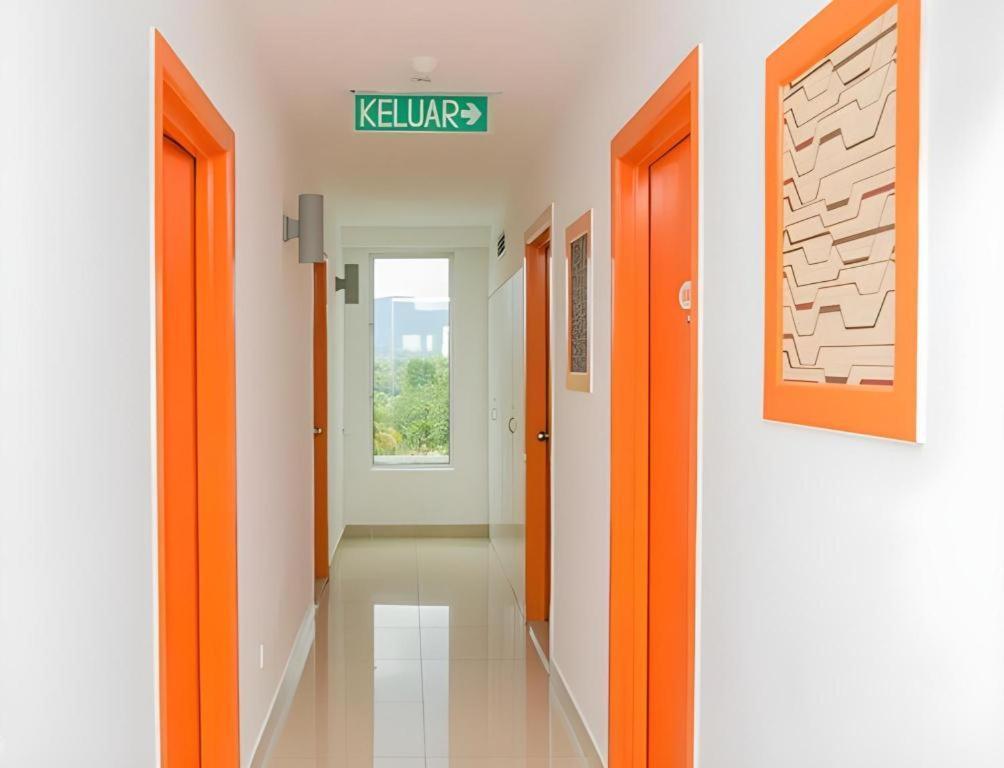 1 Hotel Mahkota Cheras Exteriör bild