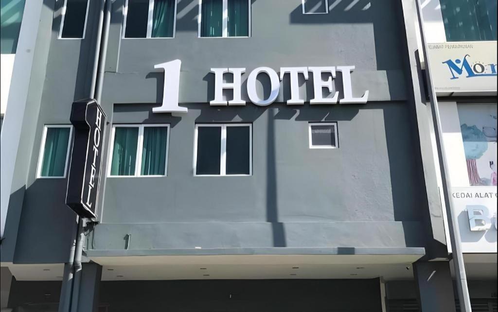 1 Hotel Mahkota Cheras Exteriör bild