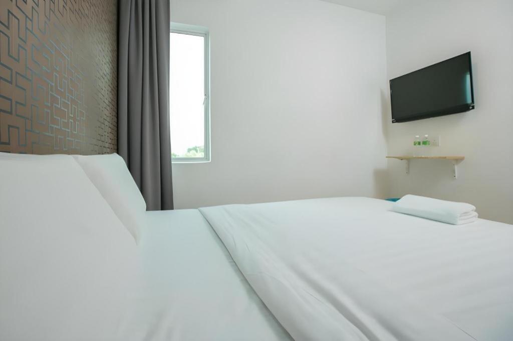 1 Hotel Mahkota Cheras Exteriör bild