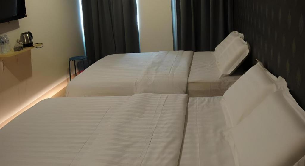 1 Hotel Mahkota Cheras Exteriör bild