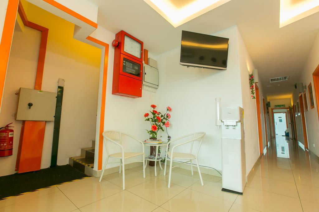1 Hotel Mahkota Cheras Exteriör bild