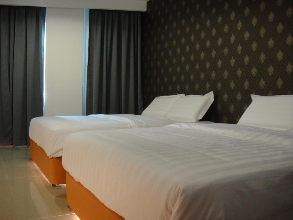 1 Hotel Mahkota Cheras Exteriör bild