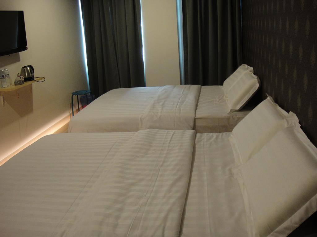 1 Hotel Mahkota Cheras Exteriör bild