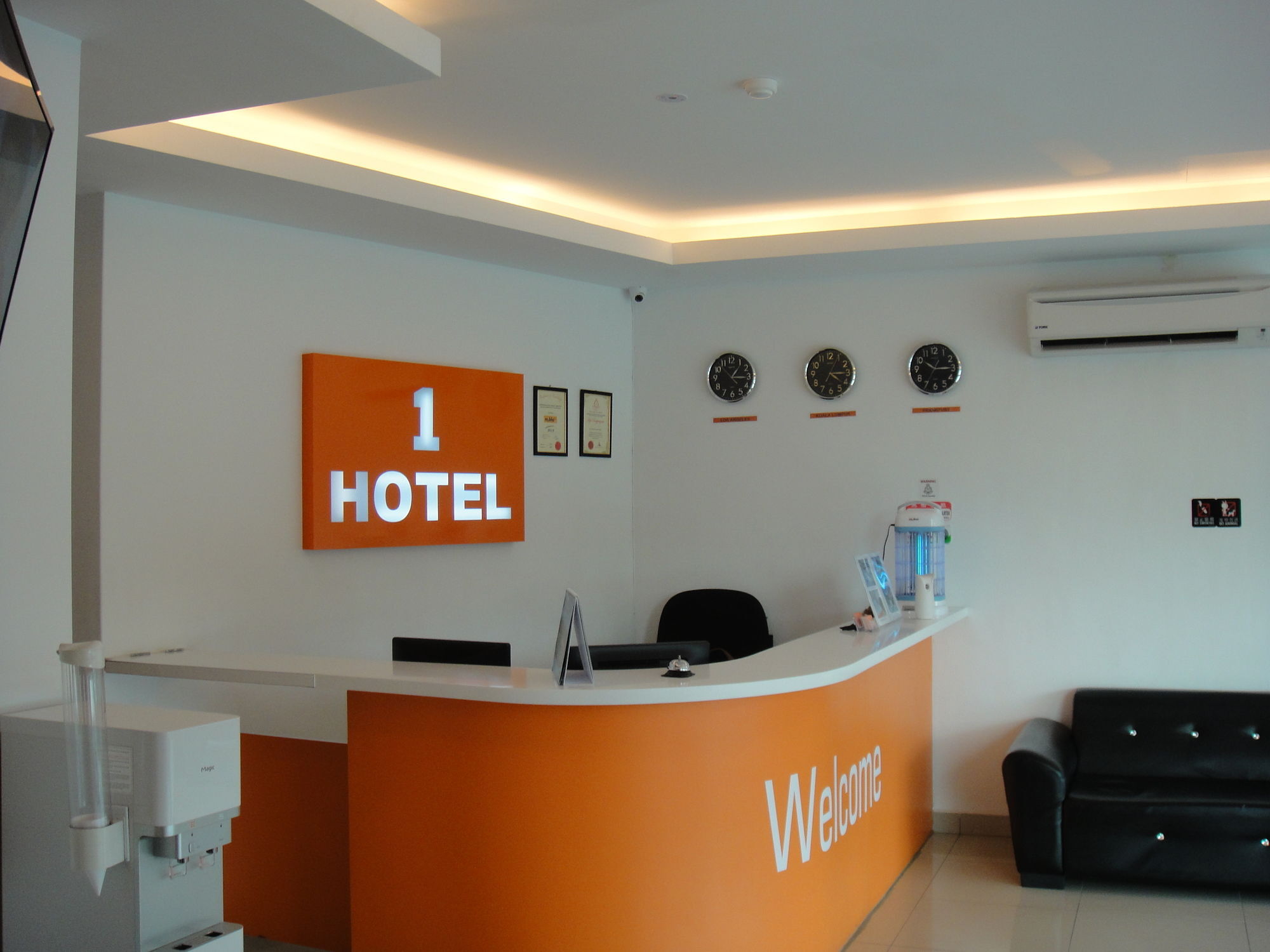1 Hotel Mahkota Cheras Exteriör bild