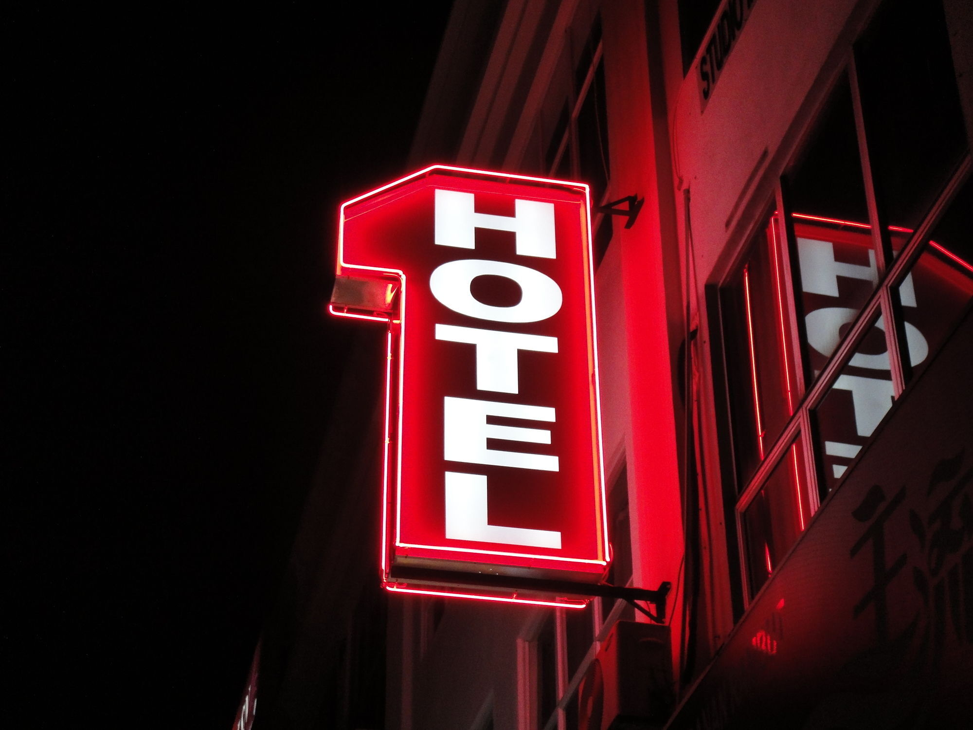 1 Hotel Mahkota Cheras Exteriör bild